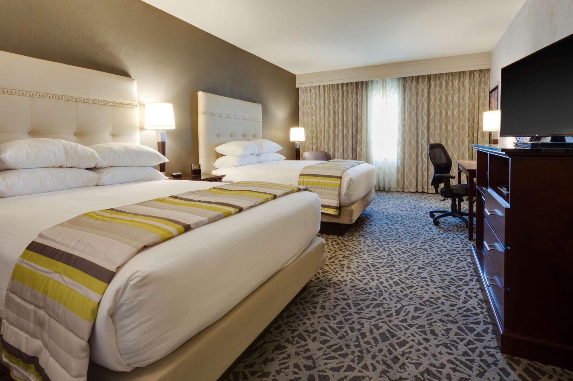 Drury Plaza Conference Center 3*