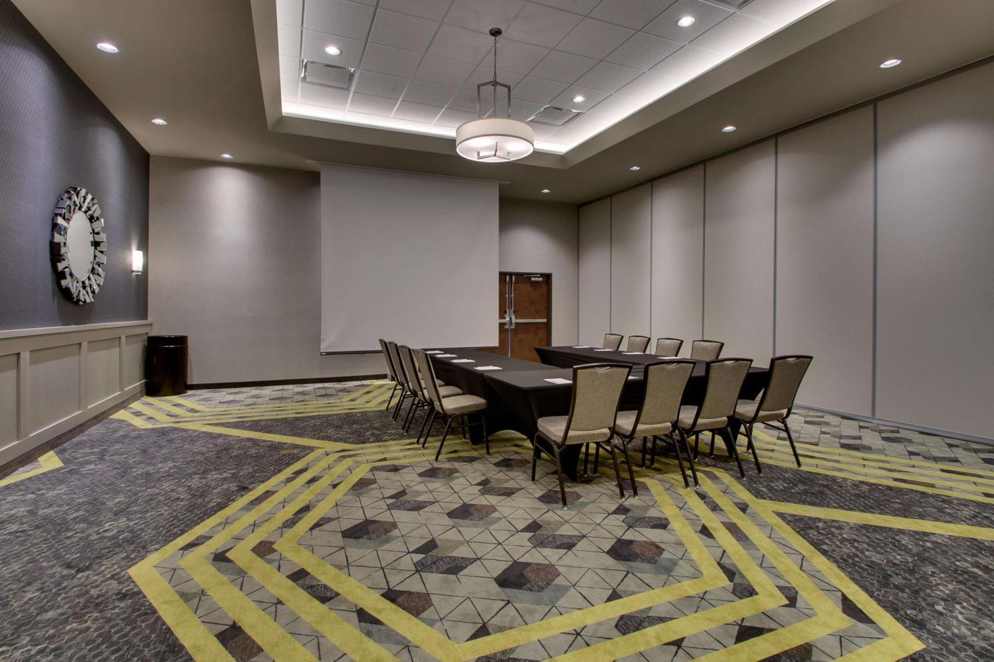 Drury Plaza Conference Center Hotel 3*