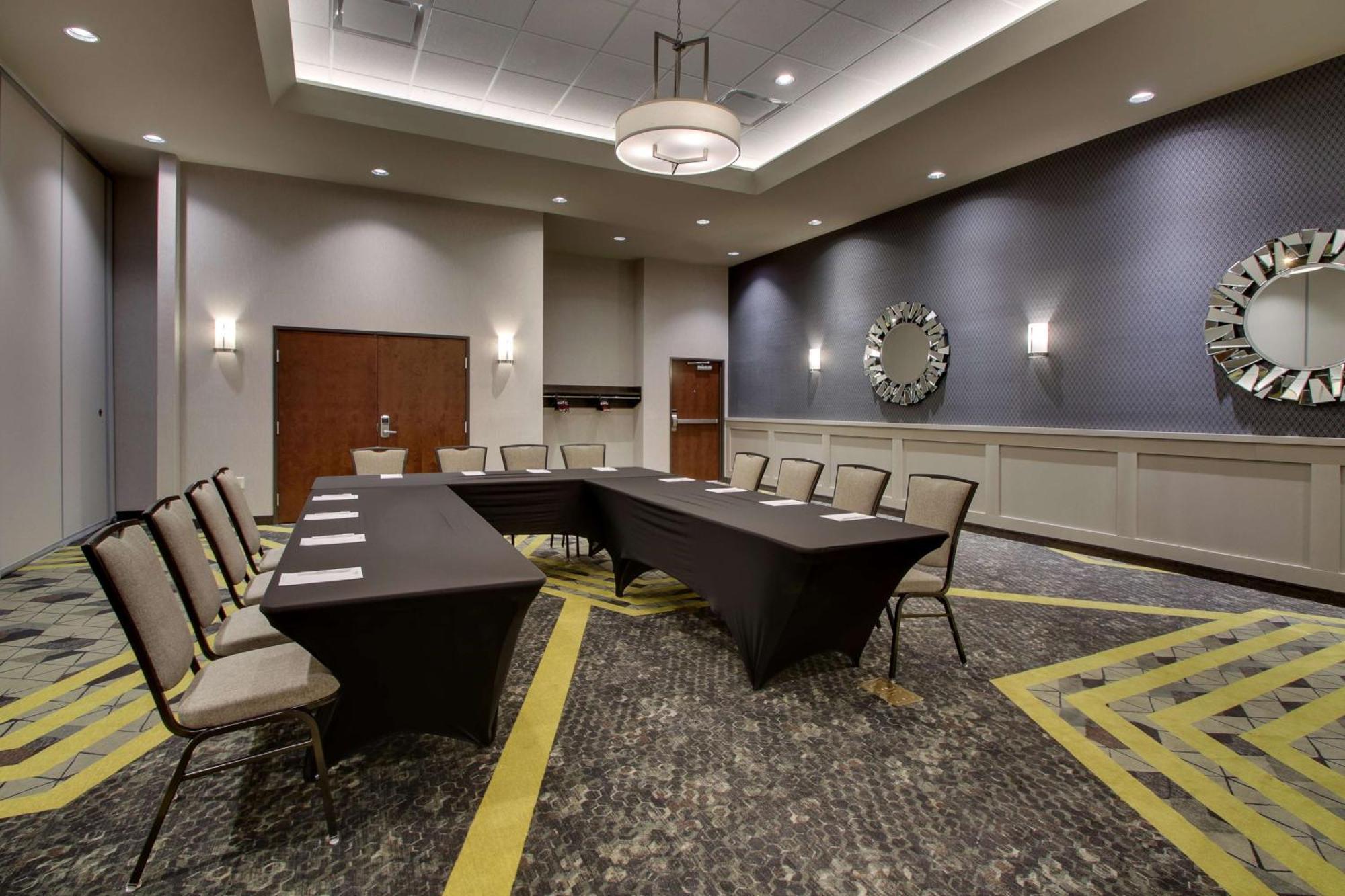 Hotel Drury Plaza Conference Center 3*