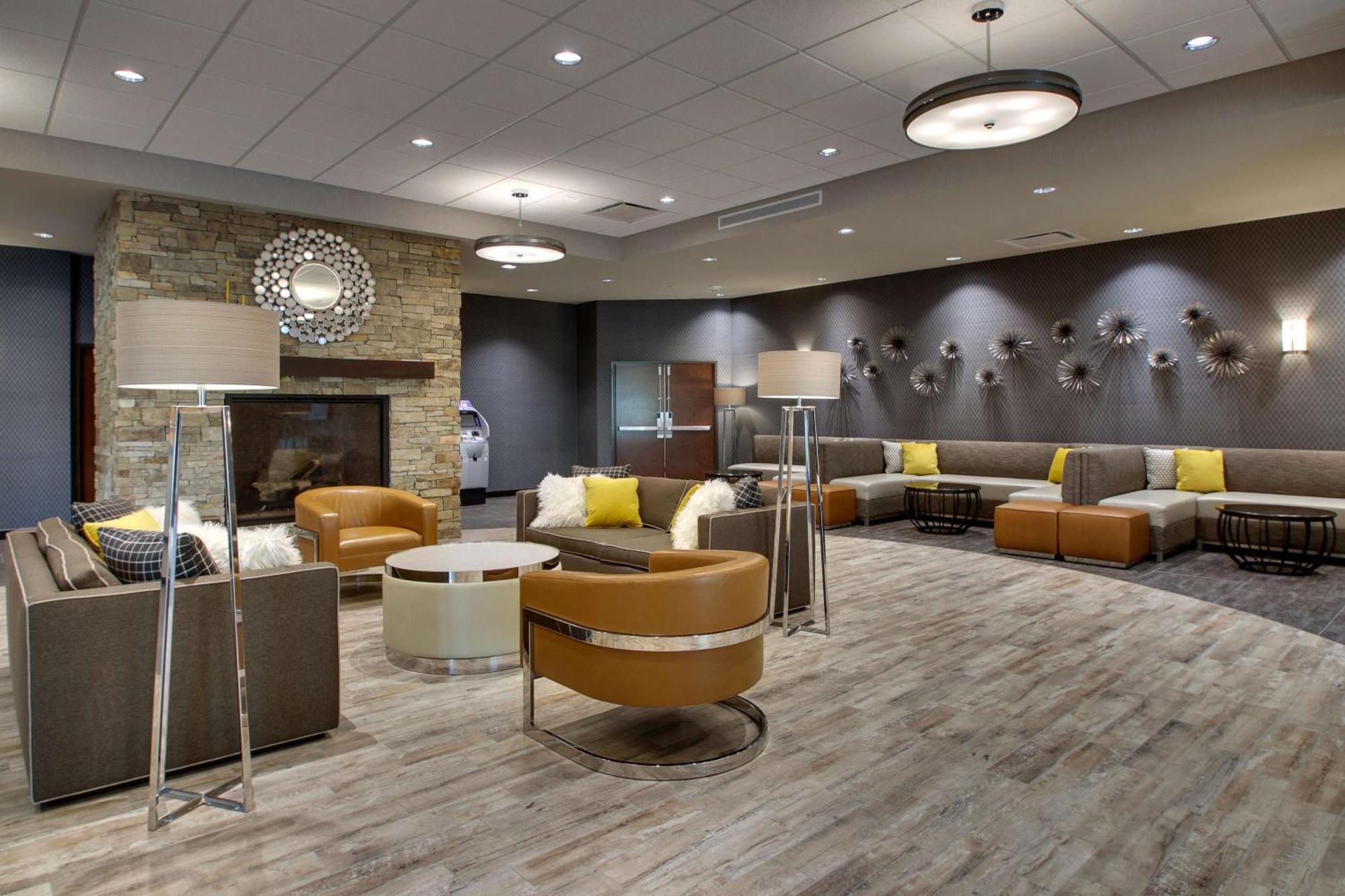 Hotel Drury Plaza Conference Center 3*