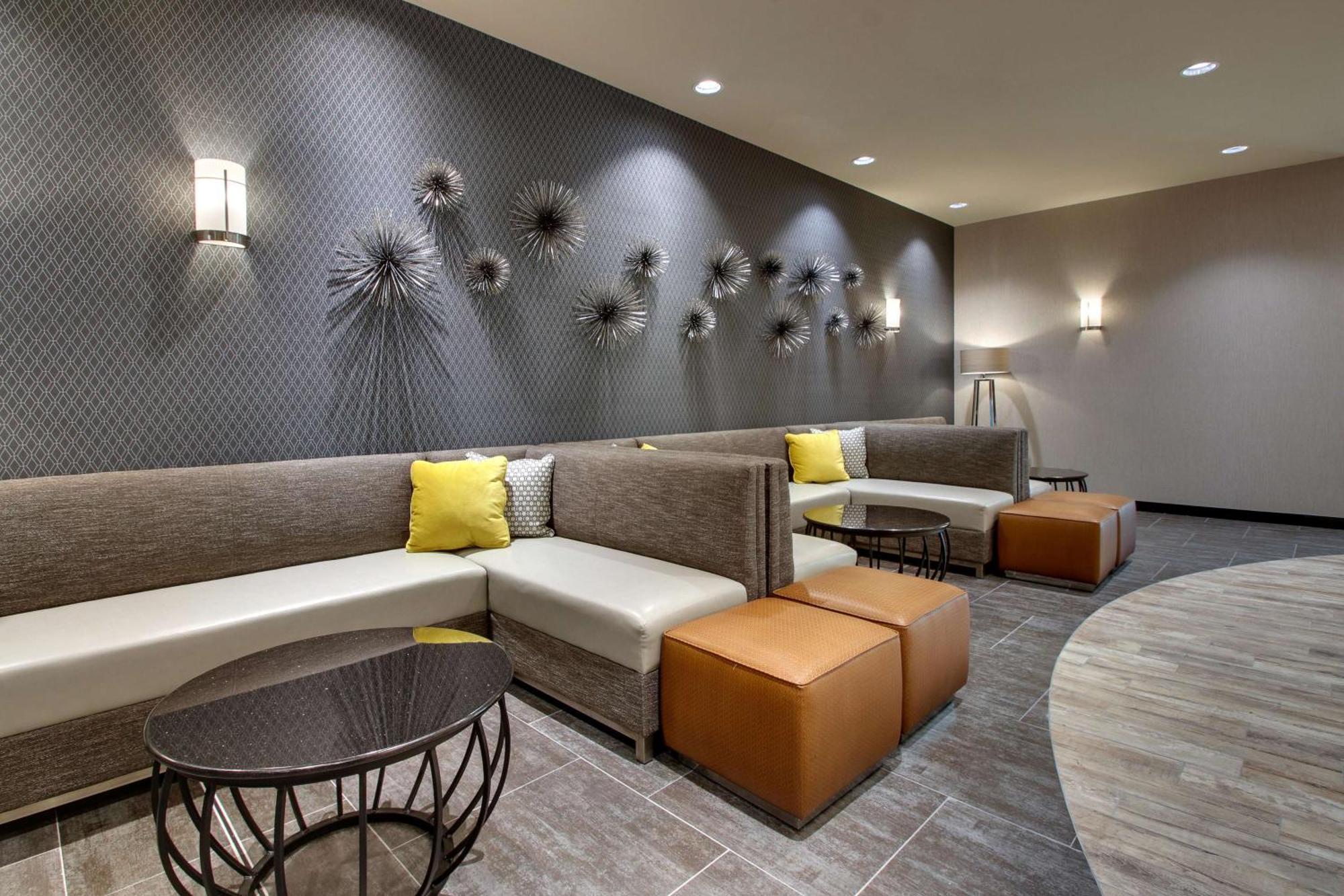 Drury Plaza Conference Center 3*