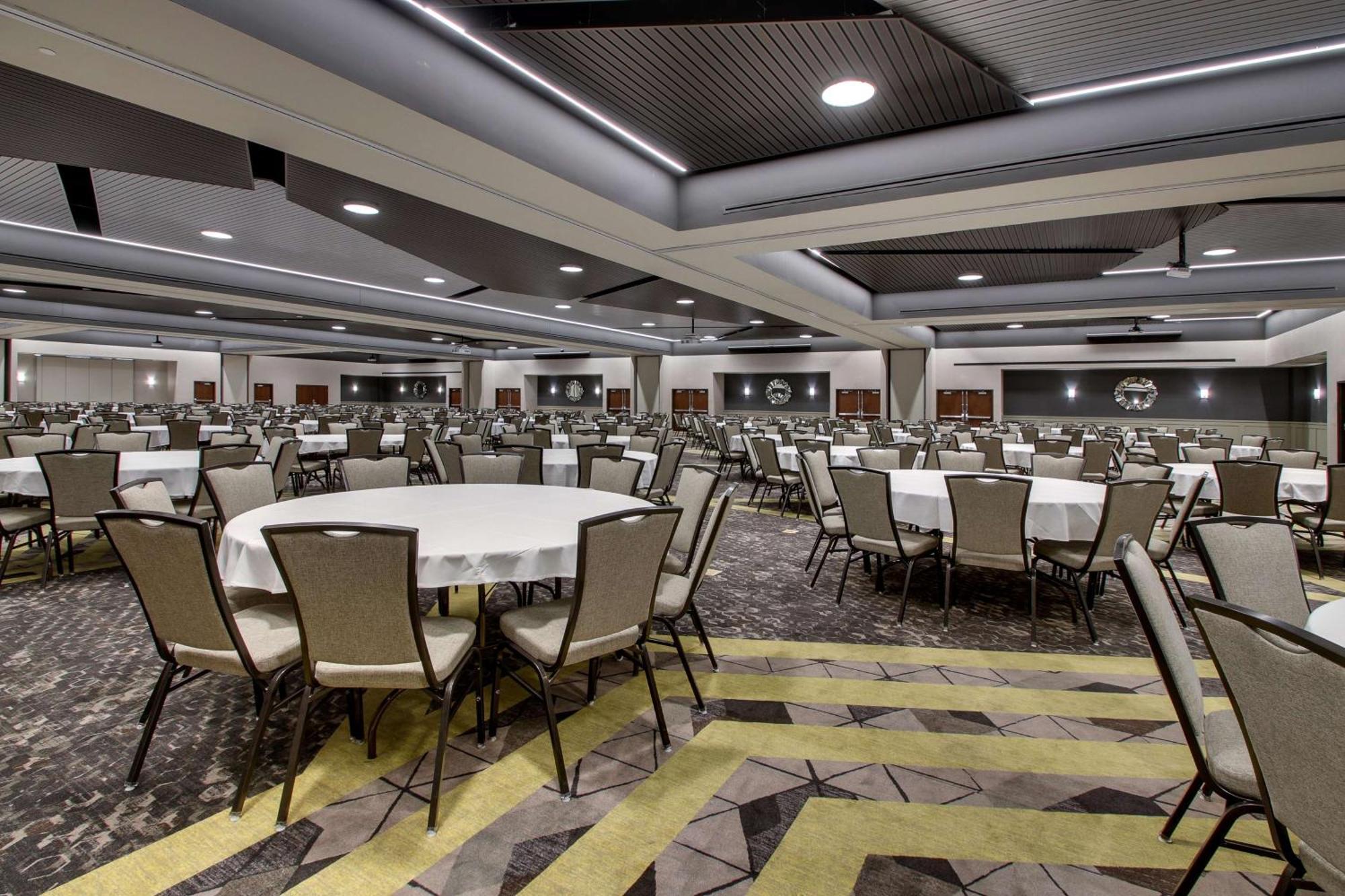 Drury Plaza Conference Center 3*