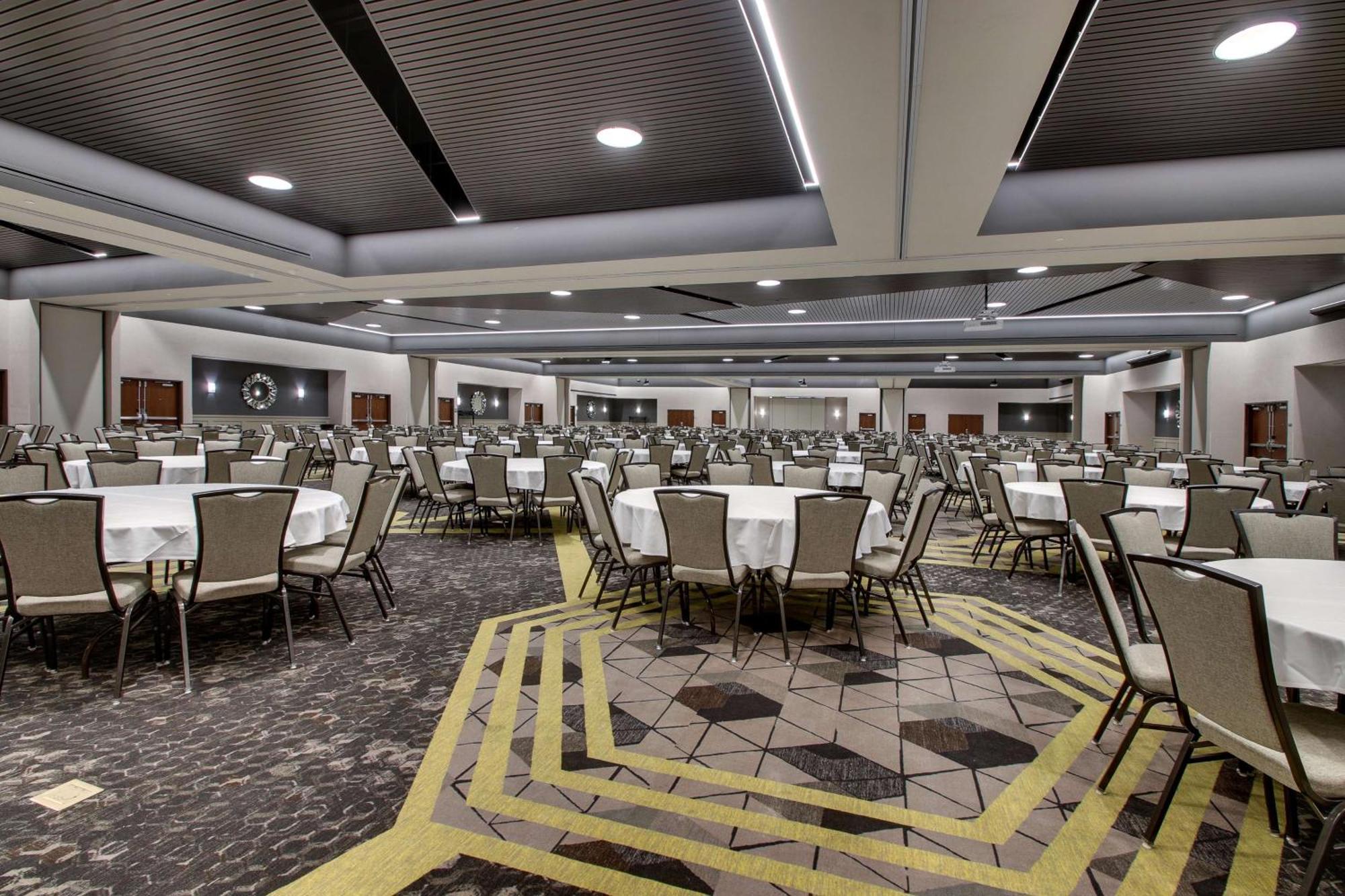Hotel Drury Plaza Conference Center 3*