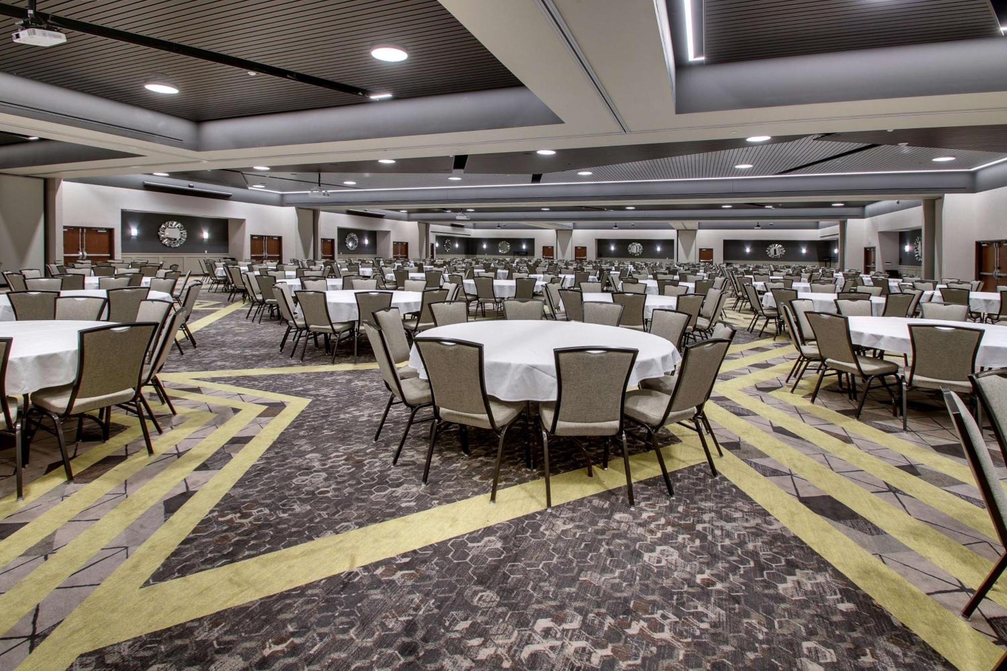 Drury Plaza Conference Center 3*